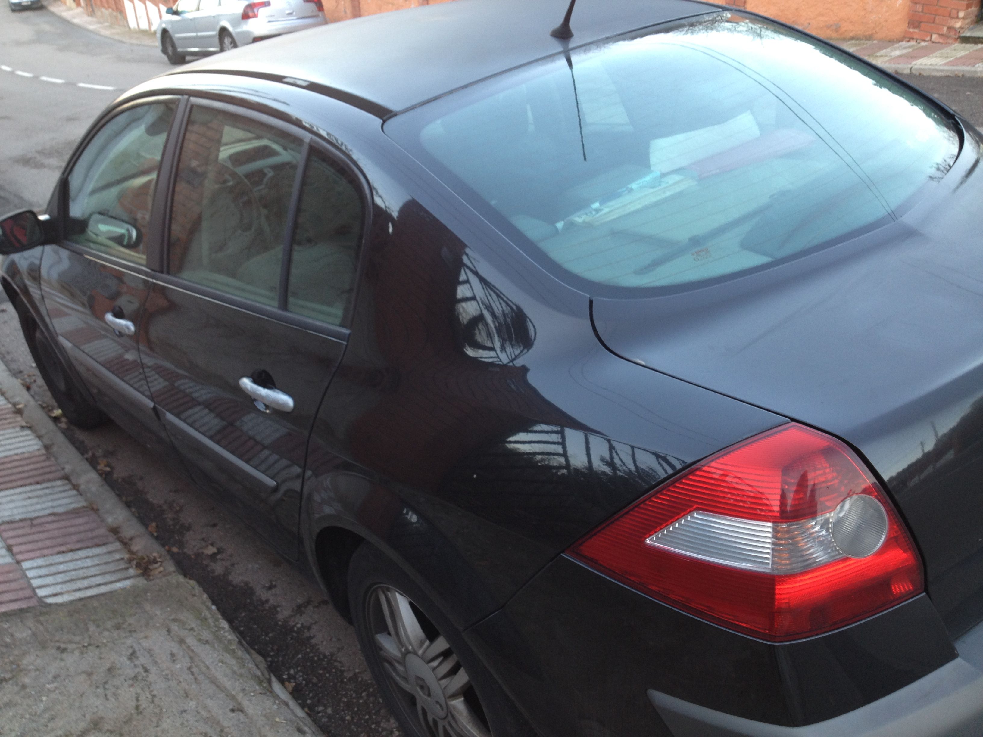 Renault Megane sedan con averia Ref 1575Venta Megane Sedan con avería Renault Megane sedan con averia Ref 1575Venta Megane Sedan con avería