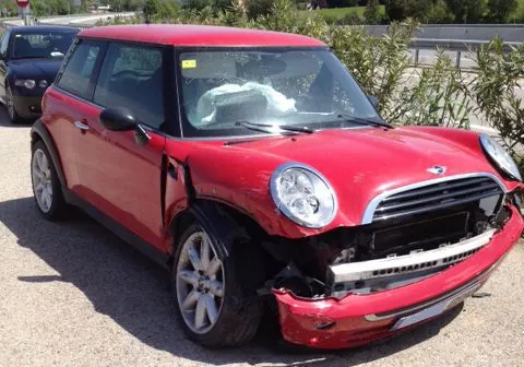 Mini One siniestrado año 2005